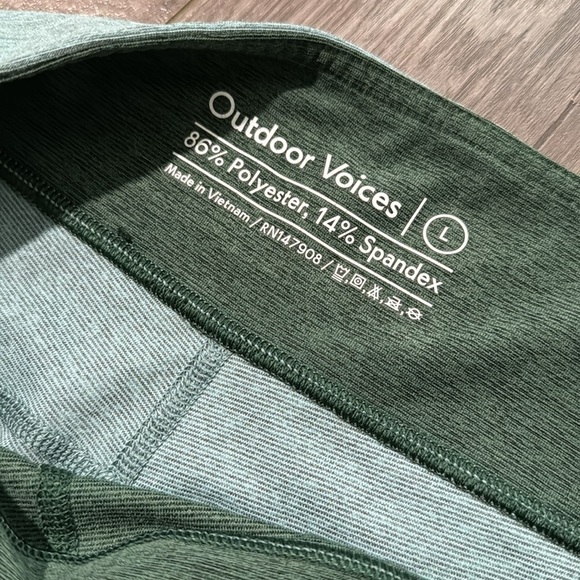 Outdoor Voices Two Tone 3/4 Hunter Green Slate Blue Warmup Leggings L - Picture 7 of 8